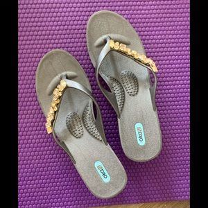 Oka b Flip Flop w Heels